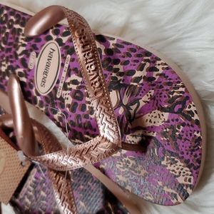 819) Havaianas Rose Pink & Purple Animals Flip Flop Sandals (size 7/8) NWT
